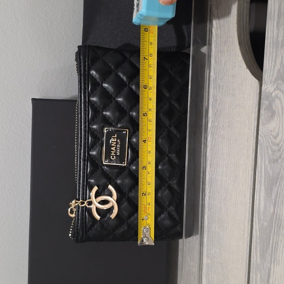 Chanel Black Quilted Women's zipper Wrislet/ Pouch. GWP - Picture 5 of 7